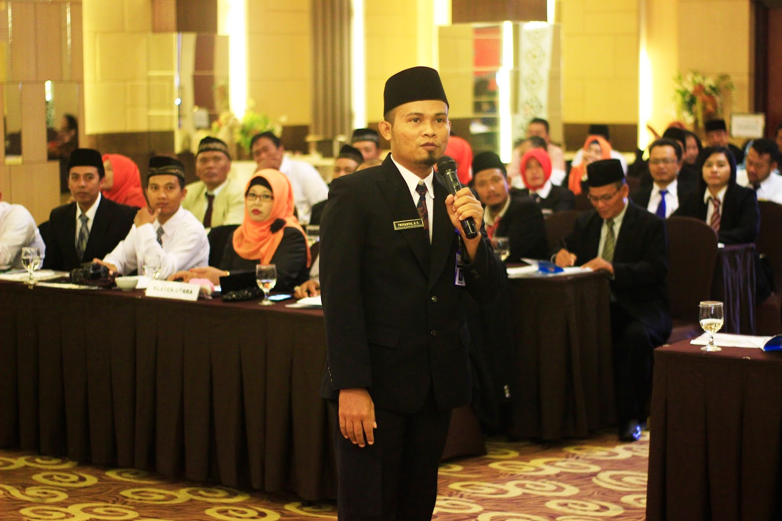 Komisioner Devisi SDM H Triyanto, ST Memberikan Pembekalan Kepada Panwascam