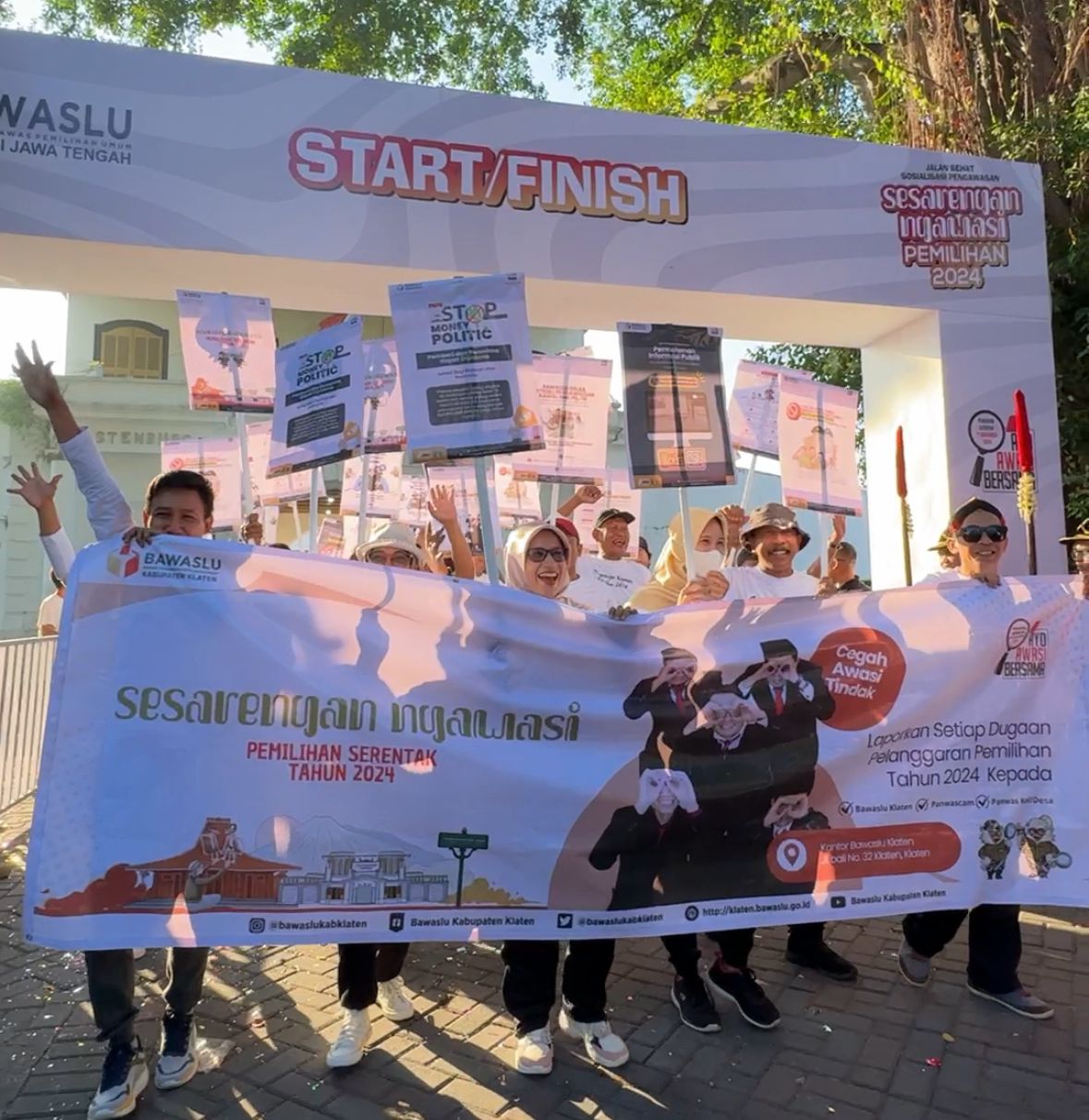 Panwascam Ikuti jalan sehat sosialisasi pengawasan sesarengan awasi pemilihan 2024