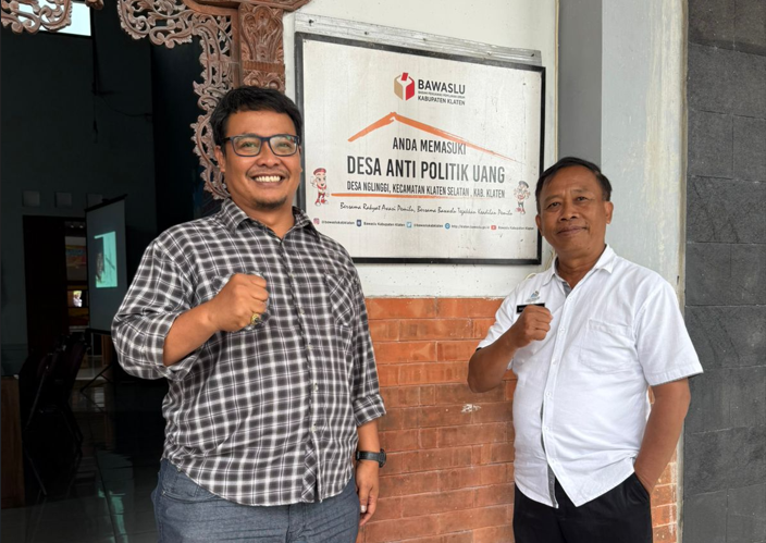 Anggota Bawalu Klaten Muh. Milkhan dan Kepala Desa Nglinggi Klaten Selatan saat foto bersama mengakiri audiensi. (30/7/25)