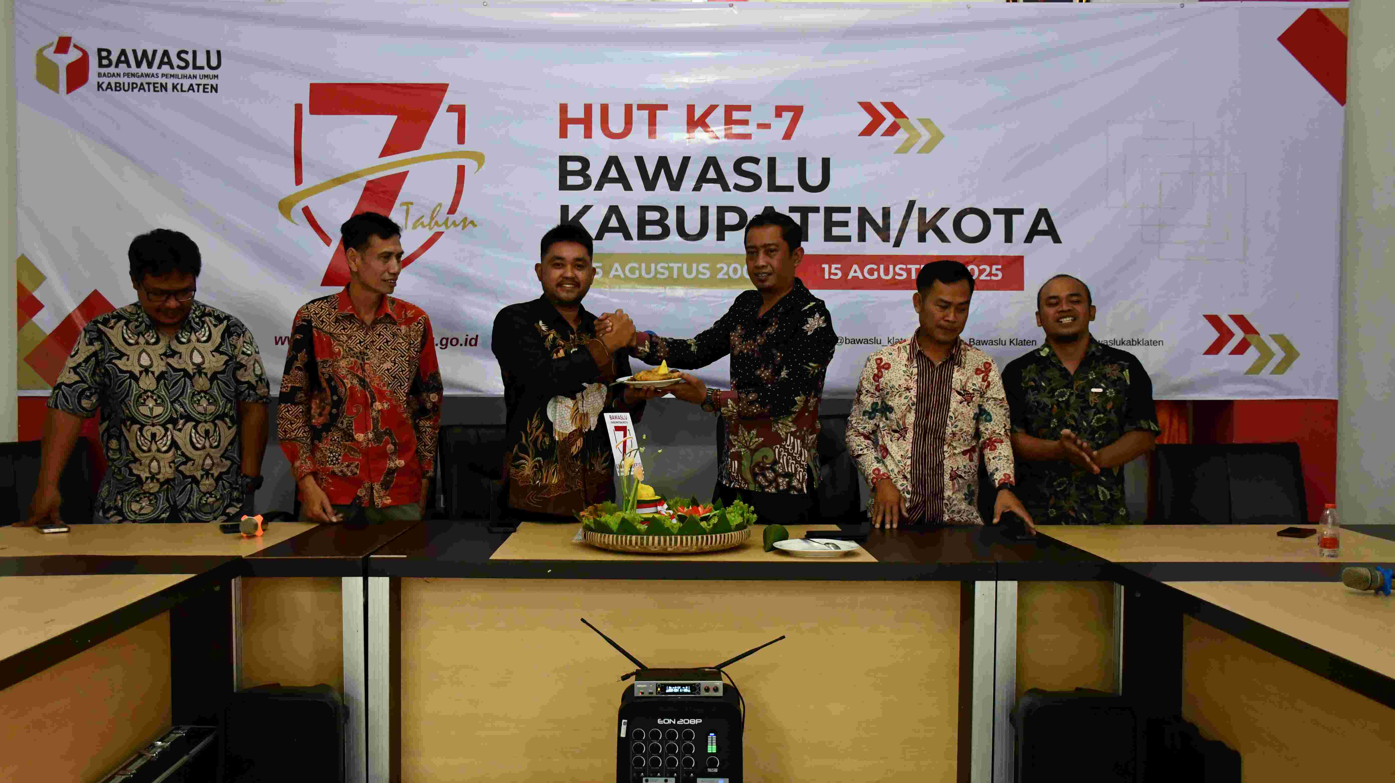potong tumpeng