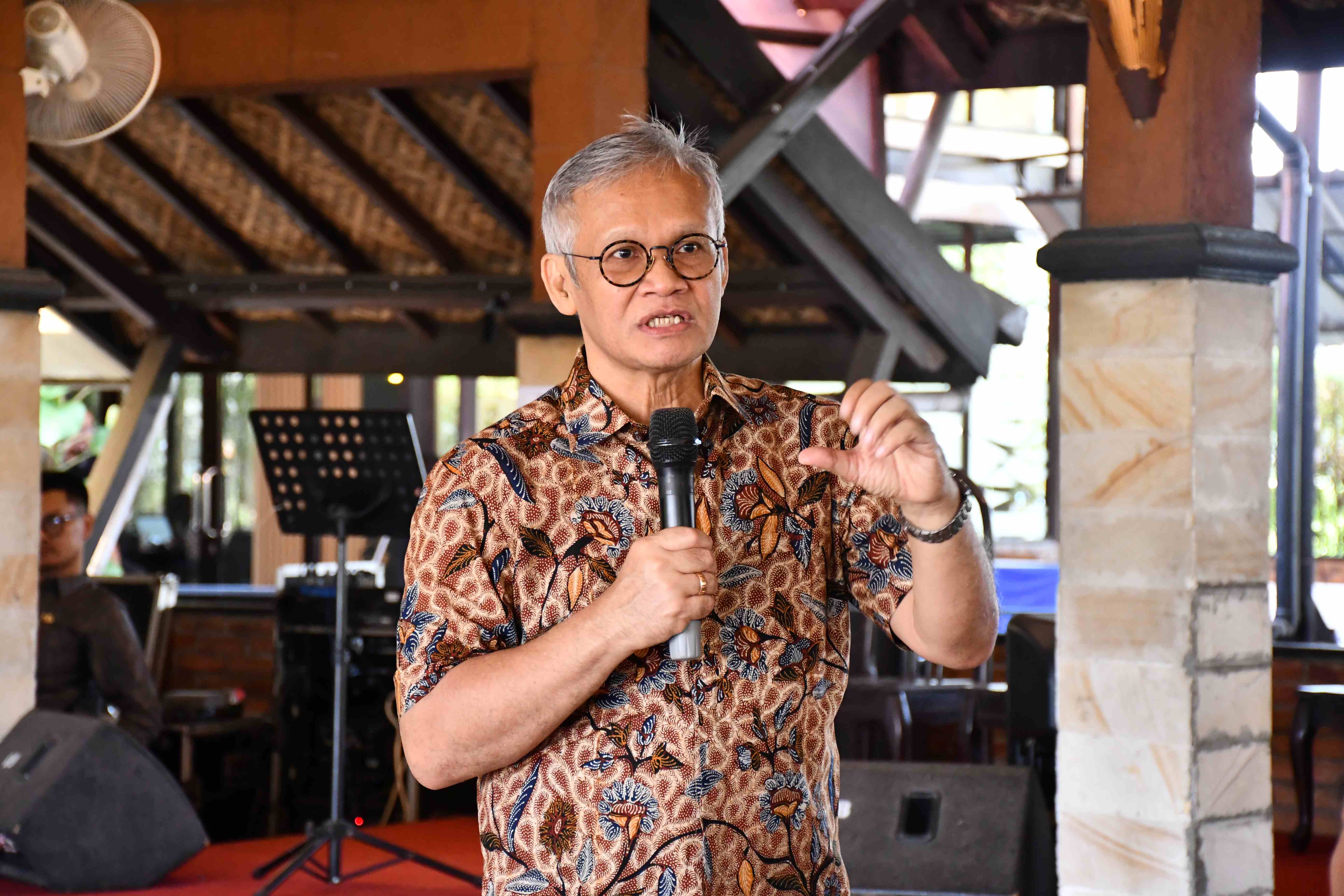 Kepercayaan masyarakat kepada Bawaslu menjadi kunci partisipasi rakyat dalam pengawasan Pemilu. Kepercayaan itu hanya akan lahir jika Bawaslu mampu menunjukkan integritas dan kapasitas yang kuat. Arya Bima saat beri materi pada kegiatan Sinergi dan Urgensi Penguatan Kelembagaan Bawaslu Kabupaten Klaten dengan Stakeholde. (13/9)