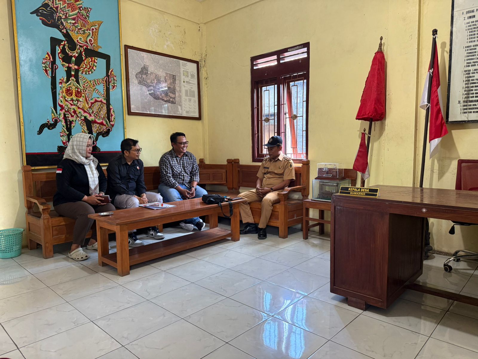 Muhammad Milkhan dam tim pengawasan saat lakukan uji petik pemutakhiran data pemilih berkelanjutan tri wulan IV. (15/10)