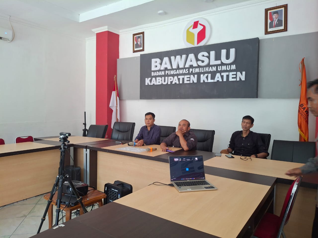  Bawaslu Kabupaten Klaten mengikuti kegiatan koordinasi yang diselenggarakan oleh Bawaslu Provinsi Jawa Tengah secara daring. (20/10)