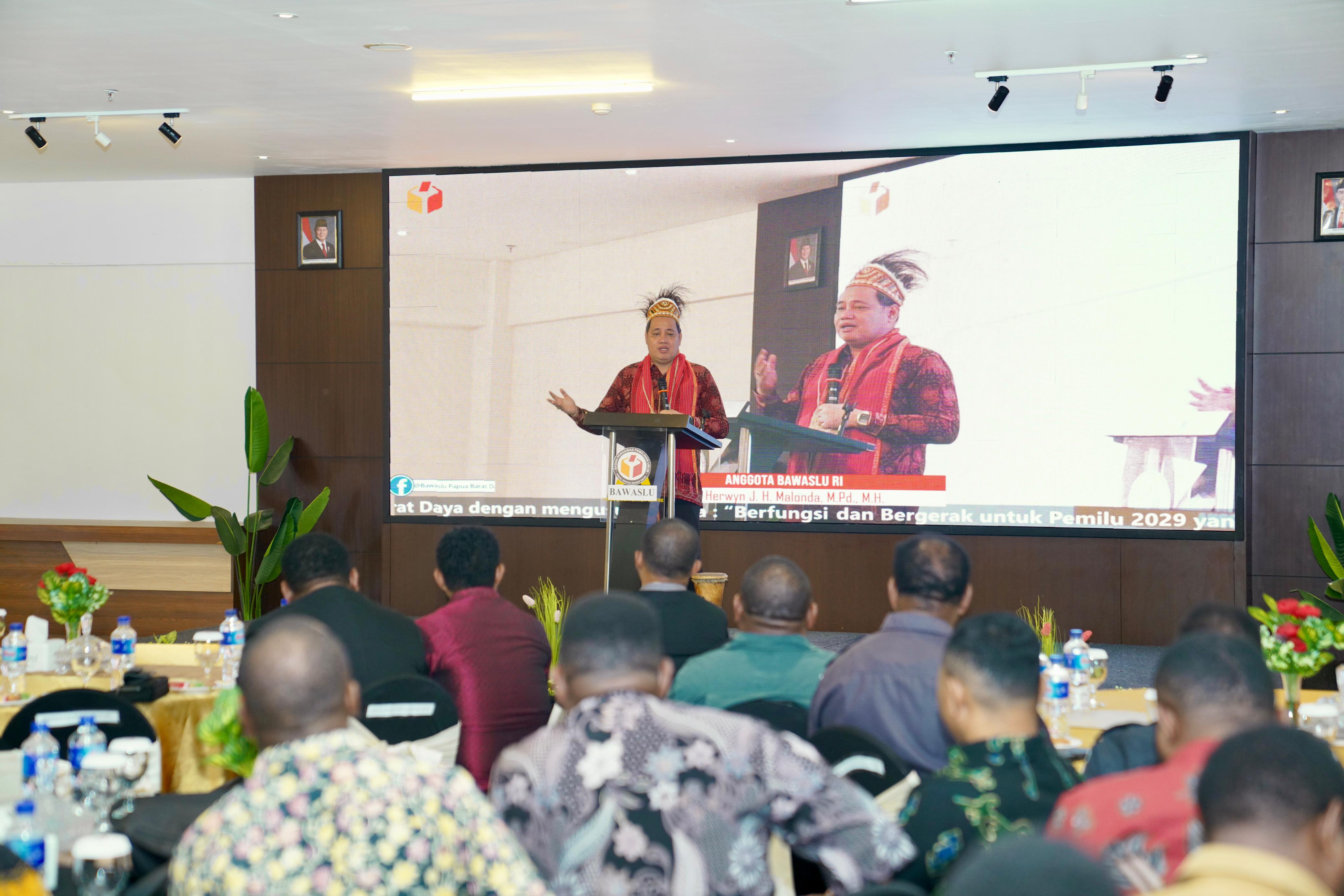 Filosofi “Satu Tungku Tiga Batu” Jadi Api Semangat Pengawasan Pemilu di Bumi Cenderawasih