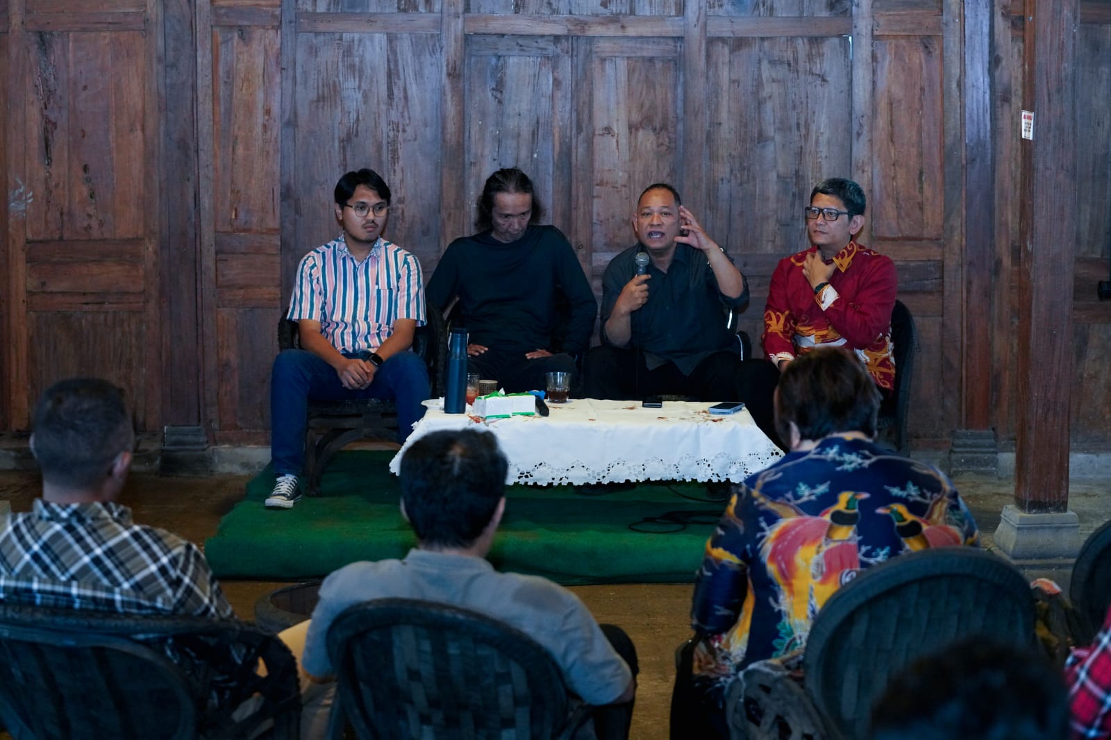Anggota Bawaslu Totok Hariyono saat dalam Diskusi Penguatan Demokrasi: Strategi Konsolidasi Gerakan Masyarakat Sipil Mewujudkan Sinergitas Pengawasan Pemilu 2029 di Kabupaten Bogor, Selasa (30/12/2025).