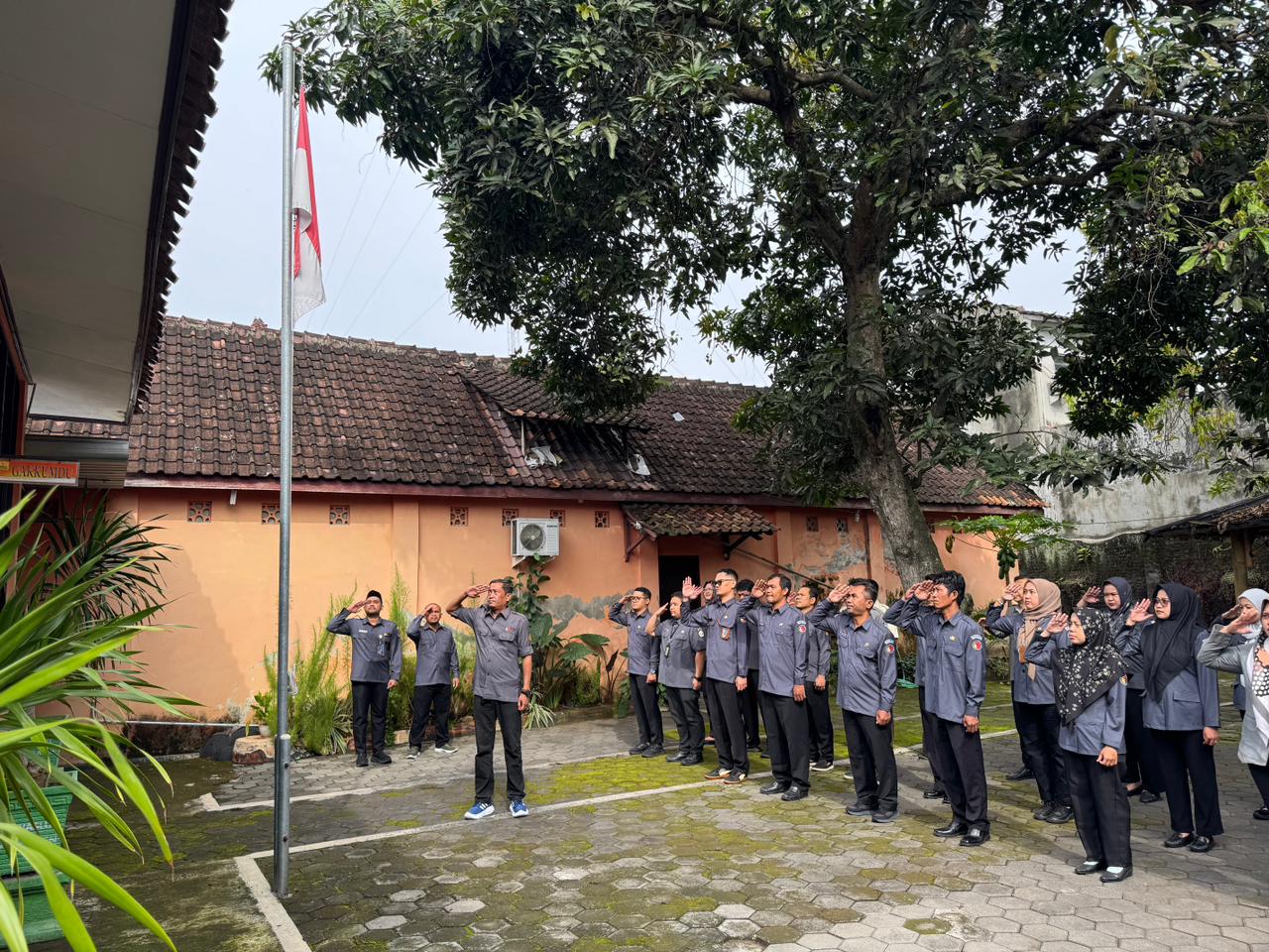 Bawaslu Klaten Gelar Apel Perdana Tahun 2026 dan Rapat Evaluasi Kinerja