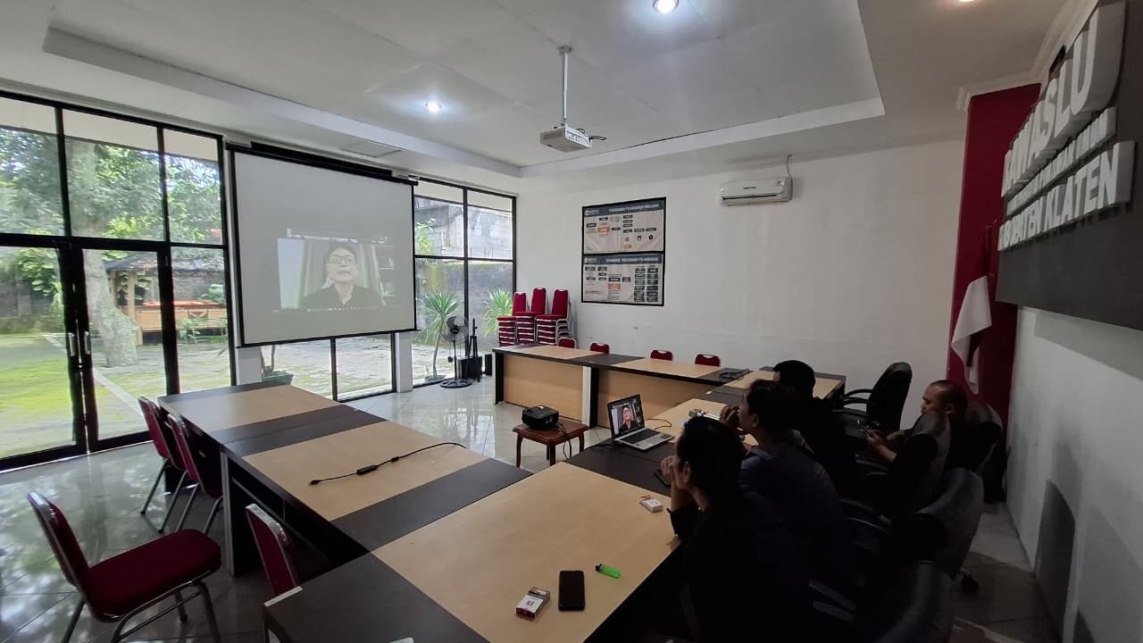 Selasa Menyapa Bawaslu Jateng Bahas Implikasi KUHP Nasional terhadap Penegakan Hukum Pemilu