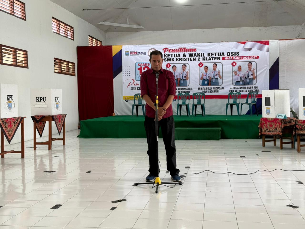 Ketua Bawaslu Klaten saat berikan sambutan dan penyampaian materi Demokrasi