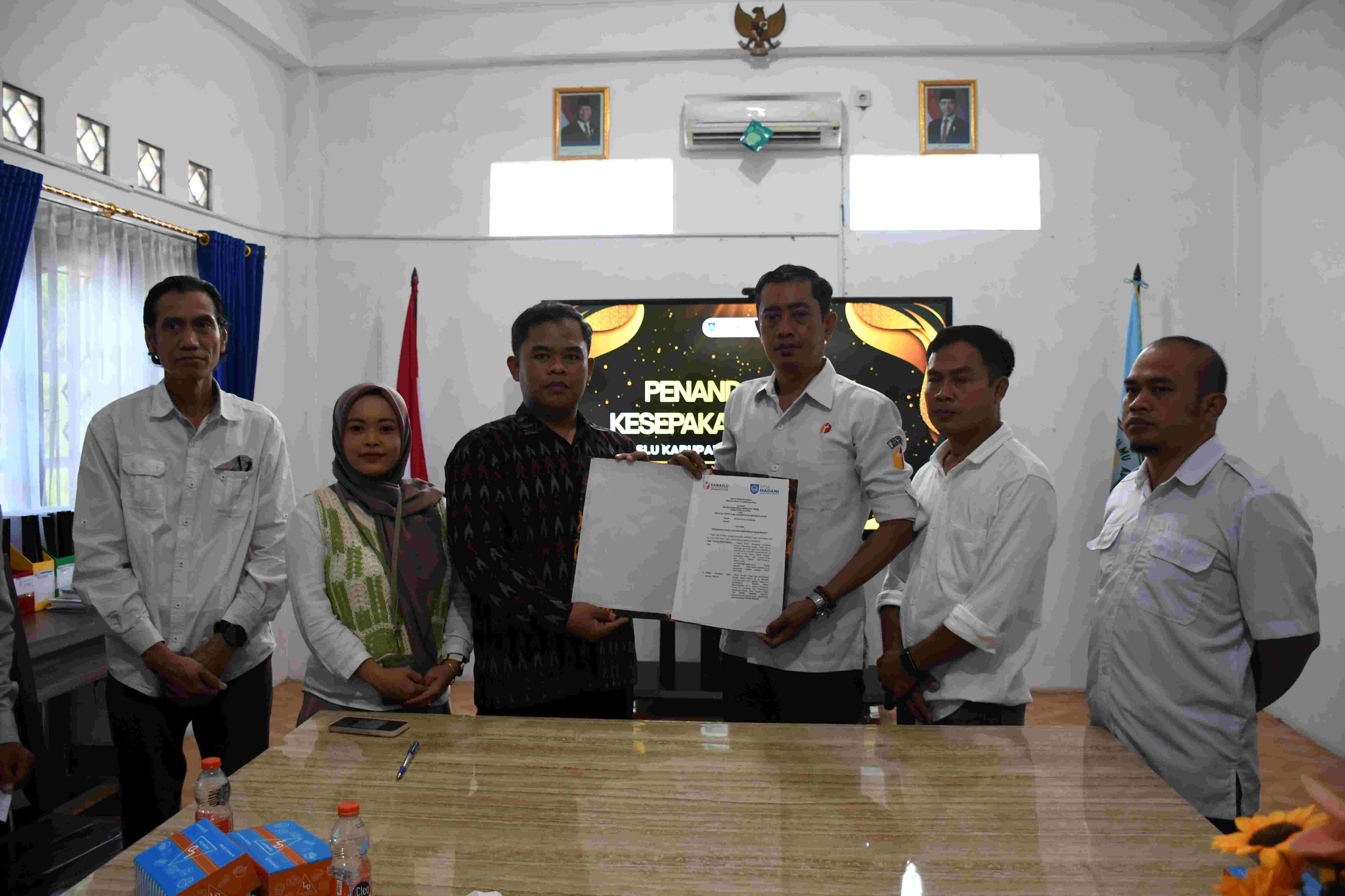 Bawaslu Klaten dan STIA Madani Tandatangani MoU, Perkuat Sinergi Pendidikan Politik