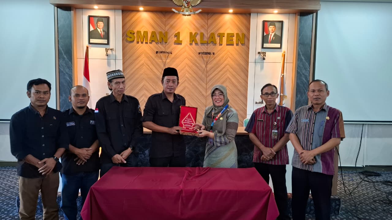 Sasar Pemilih Pemula, Bawaslu Klaten Teken MoU dengan Tiga Sekolah Sekaligus