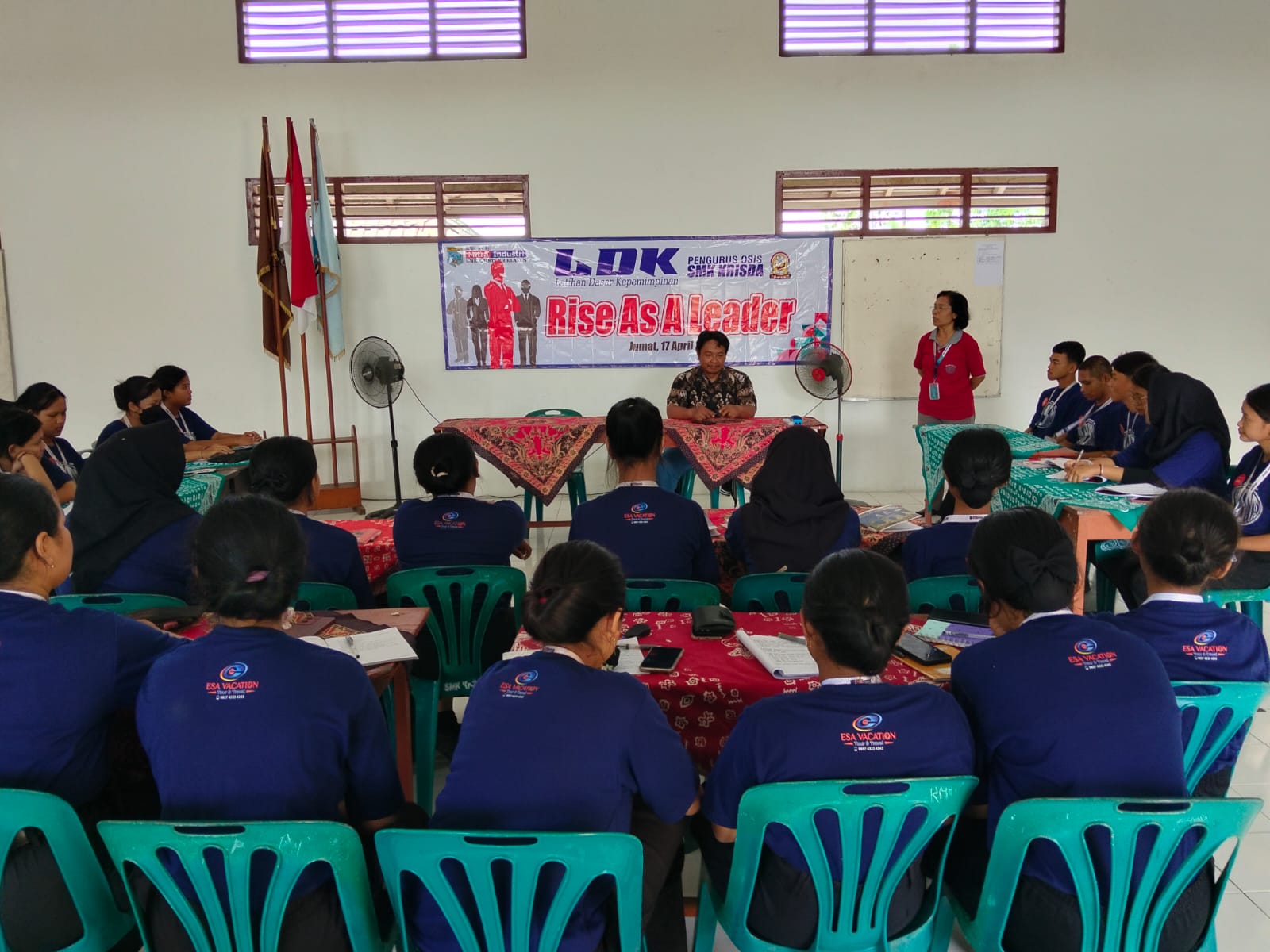 Bawaslu Klaten Berikan Materi Kepemimpinan dalam LDK SMK Kristen 2 Klaten