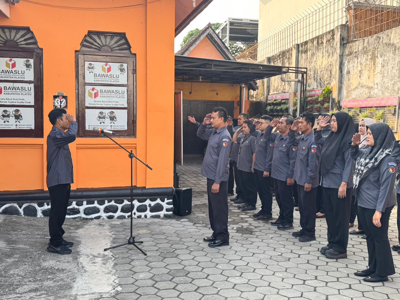 Internal yang Kuat Tingkatkan Kepercayaan Publik, Bawaslu Klaten Gelar Apel Pagi
