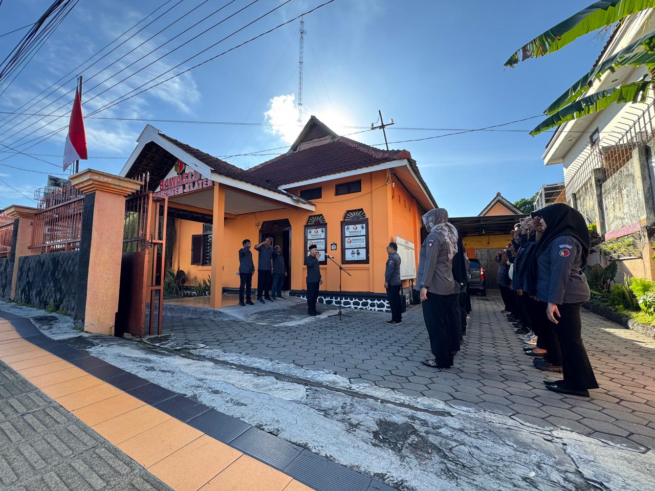 Apel Pagi, Kasek Bawaslu Klaten Tekankan Pentingnya Penguasaan Tata Naskah dan Persuratan