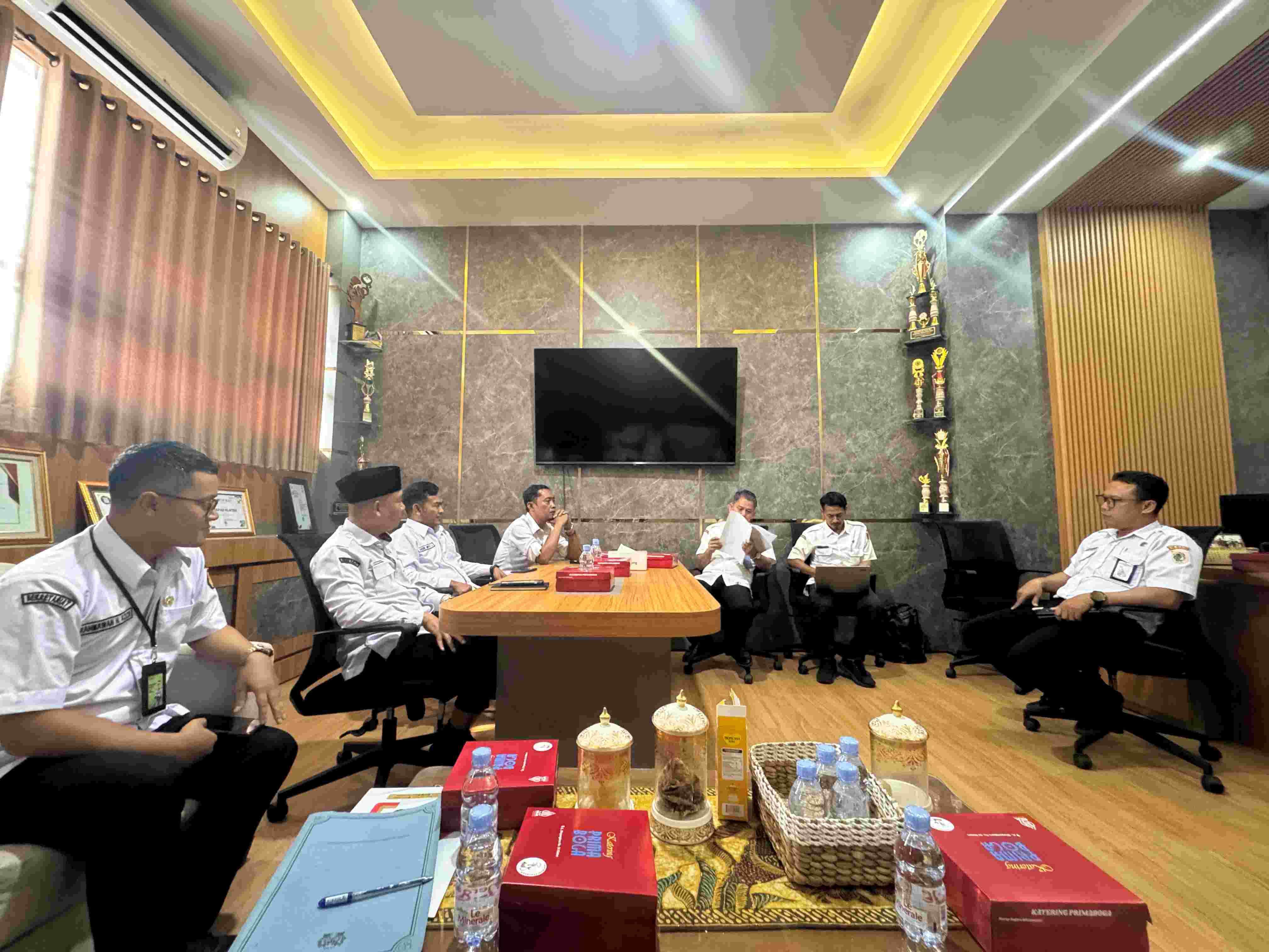 Bawaslu Klaten Perkuat Sinergi Kelembagaan melalui Audiensi dan Konsolidasi Demokrasi dengan BPKAD Kabupaten Klaten