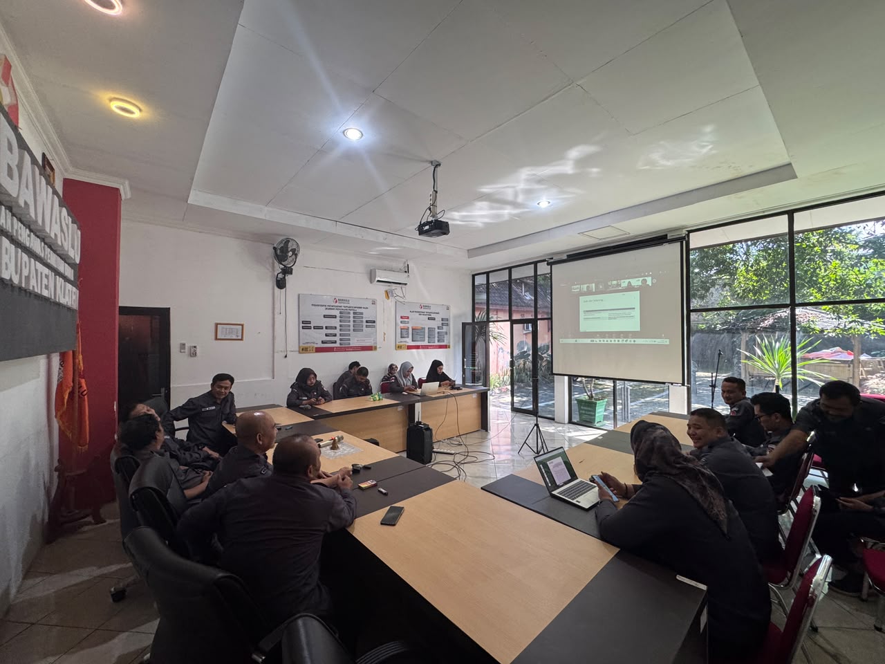 Bawaslu Klaten Ikuti Webinar Literasi Pojok Pengawasan Vol. XIV, Perkuat Pengawasan di Era Digital
