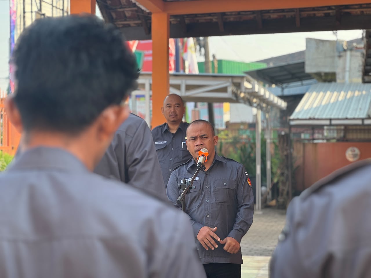Saifudin saat beri amanat di Apel Pagi hari senin Bawaslu Kabupaten Klaten