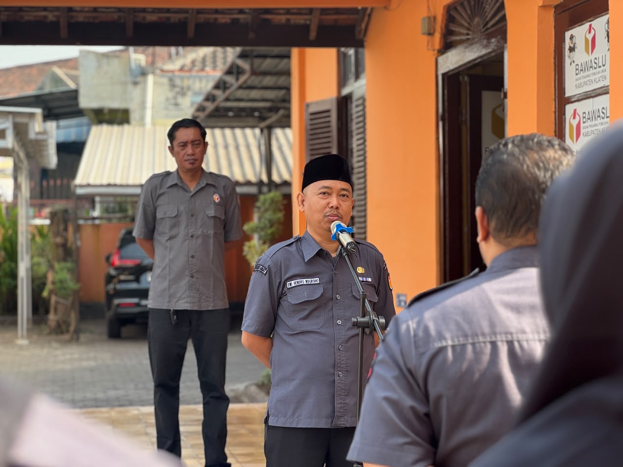 Pimpin Apel Pagi, Dwi Hendro Nugroho Ajak Jajaran Bawaslu Klaten Evaluasi Kinerja dan Perkuat Pengawasan Terukur