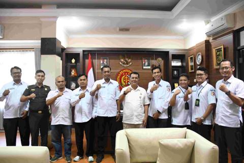 Foto Bersama Pimpinan Bawaslu Klaten dan Kejari Klaten