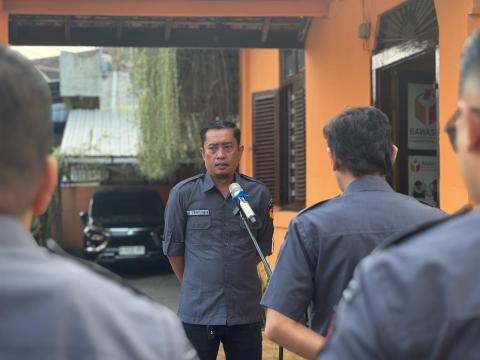 Ketua Bawaslu Klaten Pimpin Apel Pagi, Tekankan Kedisiplinan dan Optimalisasi Kinerja Jelang Tahapan Pemilu