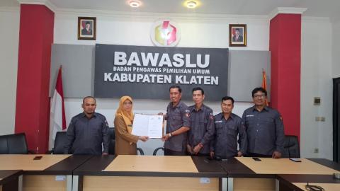 Bangun Demokrasi dari Bangku Sekolah, Bawaslu Klaten Resmi Jalin Kerja Sama dengan SMK Rota 1 Bayat