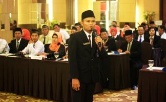 Komisioner Devisi SDM H Triyanto, ST Memberikan Pembekalan Kepada Panwascam