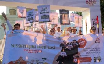 Panwascam Ikuti jalan sehat sosialisasi pengawasan sesarengan awasi pemilihan 2024