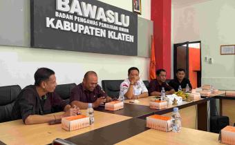 Diskusi Kinerja Bawaslu Kabupaten Klaten pada masa non tahapan kepada M. Toha Anggota DPR RI Komisi II