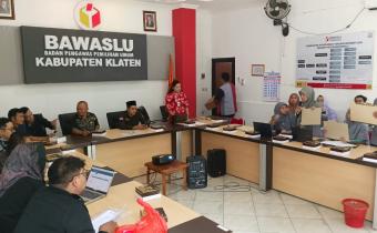 Rapat Pendampingan Dispersip untuk pengelolaan arsip Bawaslu Klaten