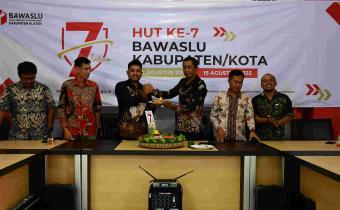potong tumpeng