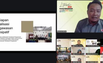 Muhamad Milkhan saat beri materi pada acara Literasi Pojok Pengawasan Vol.6 yang diselenggarakan ole Bawaslu Jateng. (15/9)