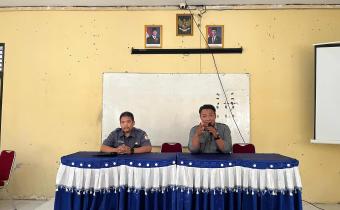 Muh Milkhan, menyampaikan kepaada anggota OSIS SMA N 1 Karangnongko  agar pemilih pemula menentukan pilihan sesuai dengan hati nurani, bukan karena iming-iming uang atau janji dari pasangan calon. (15/9)