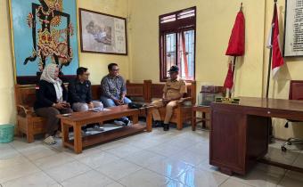 Muhammad Milkhan dam tim pengawasan saat lakukan uji petik pemutakhiran data pemilih berkelanjutan tri wulan IV. (15/10)