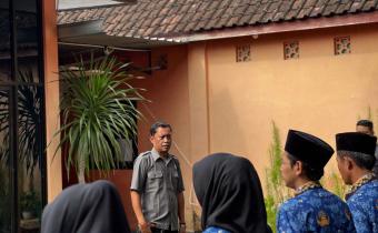 Bangun Energi Kerja Sepekan, Ketua Bawaslu Klaten Pimpin Apel Pagi