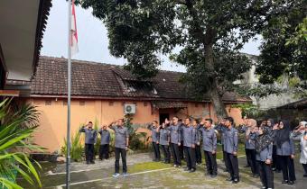 Bawaslu Klaten Gelar Apel Perdana Tahun 2026 dan Rapat Evaluasi Kinerja