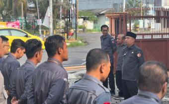 Pimpin Apel Pagi, Kasek Bawaslu Klaten Tekankan Percepatan Program Strategis dan Optimalisasi Humas