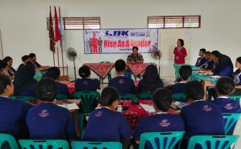 Bawaslu Klaten Berikan Materi Kepemimpinan dalam LDK SMK Kristen 2 Klaten