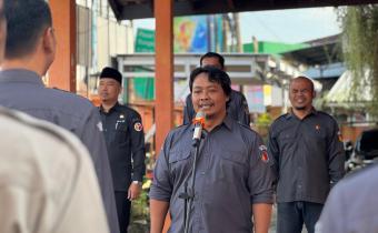 Anggota Bawaslu Klaten Muh. Milkhan saat berikan arahan pada apel pagi hari senin